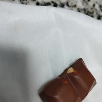 Harras Marka Çikolatanın İçinden Çıkan Bir Kıl