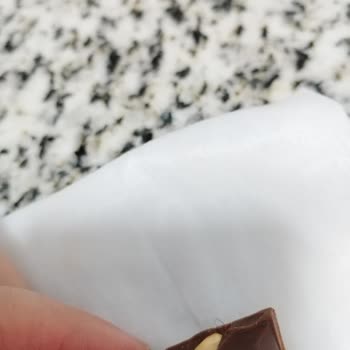 Harras Marka Çikolatanın İçinden Çıkan Bir Kıl