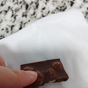 Harras Marka Çikolatanın İçinden Çıkan Bir Kıl