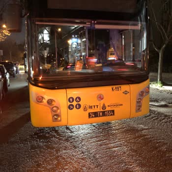 İBB - İstanbul Büyükşehir Belediyesi Otopark Girişini Kapatan Otobüs Memuru