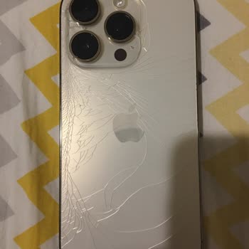 iPhone 14 Pro Arka Cam Kırılması ve Yüksek Fiyat Politikası