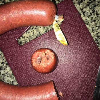 Beşler Sucuk Ve İçindeki Canavar