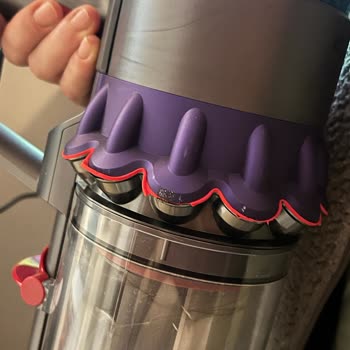 2 Aylık Dyson Gen5detect Süpürgemin Plastikleri Soyuluyor