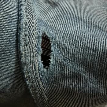 Mavi Marka Pantolonumun Ağ Tarafı Yırtıldı ( Ortası )