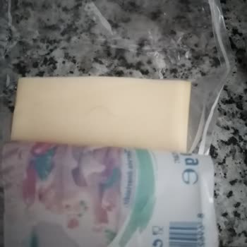 Aro Metro Market'ten Alınan Kaşar Peynirde Çıkan Kıl!