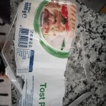 Aro Metro Market'ten Alınan Kaşar Peynirde Çıkan Kıl!