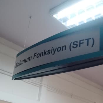 İzmir Katip Çelebi Üniversitesi Atatürk Eğitim ve Araştırma Hastanesi Solunum Testi İçin Geldik Ama Görevli Çok Aksi Ve Saygısızdı