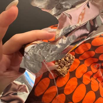 Nestle Nesfit Bar İçerisinden Çıkan Tüy Yumağı