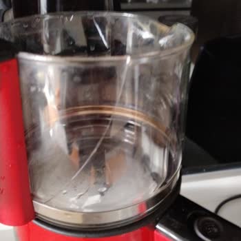 Grundig Çay Makinemin Demliği Çatladı.