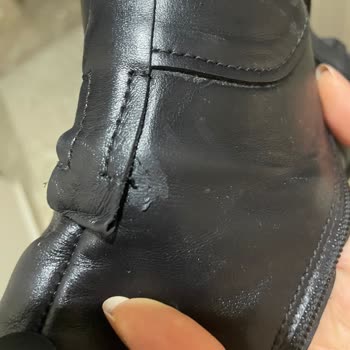Kusurlu Ve Kalitesiz Ürün Satıp Sözünün Arkasında Durmayan Derimod