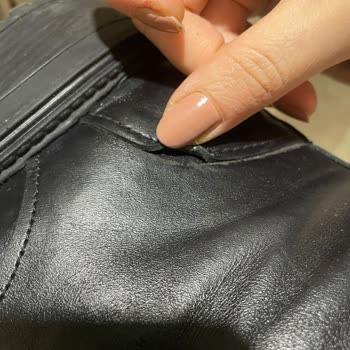 Kusurlu Ve Kalitesiz Ürün Satıp Sözünün Arkasında Durmayan Derimod