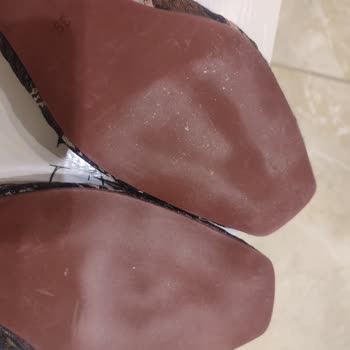 Yargıcı Tabanı Aşınmış Ayakkabı Gönderimi