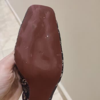 Yargıcı Tabanı Aşınmış Ayakkabı Gönderimi