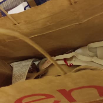 Penti Mahremiyetsiz Poşetler Ve Yürüyen Reklam Kaygısı