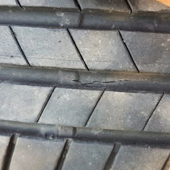 Bridgestone Lastiklerin Özenle Ve Az Kullanıldığı Halde Yarılması