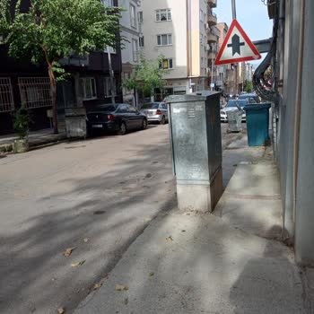 Bursa Büyükşehir Belediyesi Kaldırımı İşgal Eden Demir Korkuluk