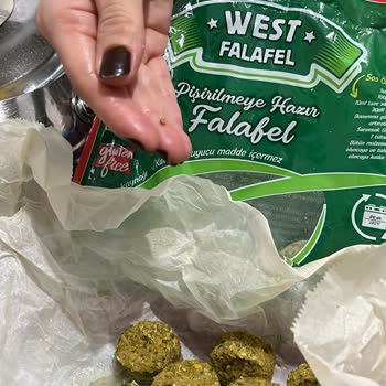 File Market West Falafel Ürünlerinin İçinde Taş Çıkıyor.