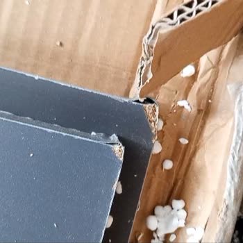 PTT Kargo Dolabın İçinden Geçmişler