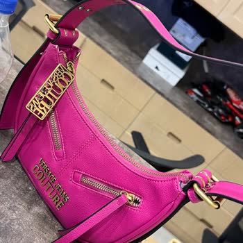 Versace Jeans Çanta Derisi Soyuluyor!