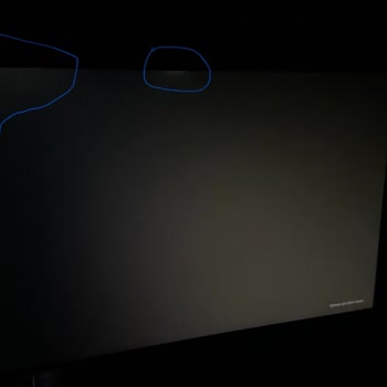 Hepsiburada Kusurlu Laptop Ekranında Bulunan Işık Sızmaları