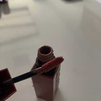 Maybelline Rujlarının Hızla Tükenmesiyle İlgili Memnuniyetsizlik