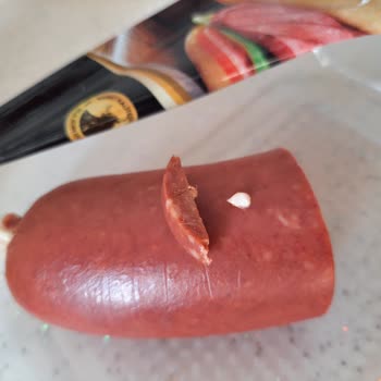 Namet Sucuğun İçinden Kıl Ve Kemik Çıktı.