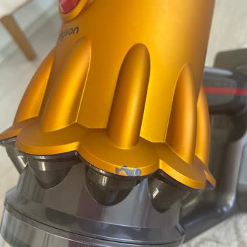 Dyson V12 Bakır Renkte Soyulma