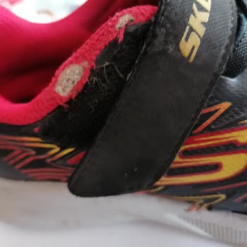 Skechers Kalitesiz Ürünleri İle Tüketicisini Mağdur Ediyor!