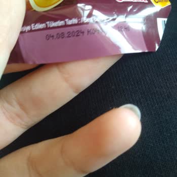 Ülker Üzerinde Beyaz Lekeler Olan Caramio