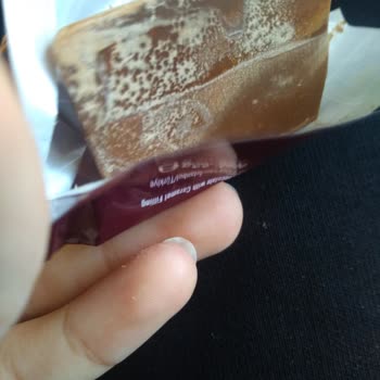 Ülker Üzerinde Beyaz Lekeler Olan Caramio
