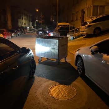 Maltepe Belediyesi Cihadiye Yokuşlarında Çöp Konteyner Kazası