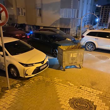 Maltepe Belediyesi Cihadiye Yokuşlarında Çöp Konteyner Kazası