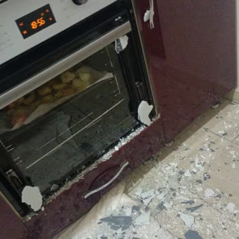 Kumtel Fırınımızın Camı Patladı