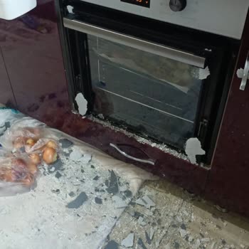 Kumtel Fırınımızın Camı Patladı
