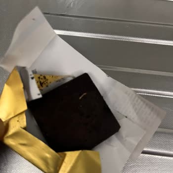 Uzay Pastanesi Çikolataları Görselde Olduğu Gibi Kurtlu