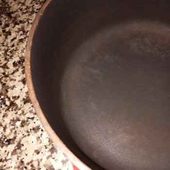 Lava Marka Döküm Tencere Paslandı.