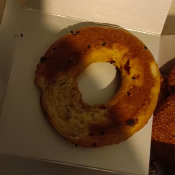 Eyüpoğlu Fırın Arkası Kopmuş Kandil Simidini Verdiler!