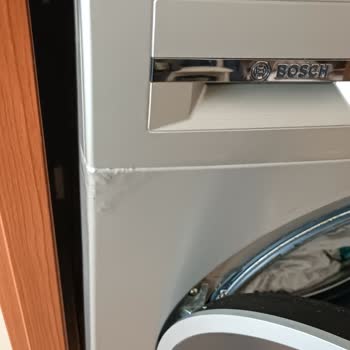 Bosch Marka Çamaşır Makinesi Durduğu Yerde Çürüyor.