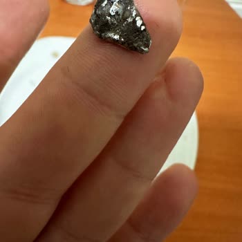 Abdurrahman Tatlıcı Gofretin İçerisinde  Metal Parça