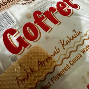 Abdurrahman Tatlıcı Gofretin İçerisinde  Metal Parça