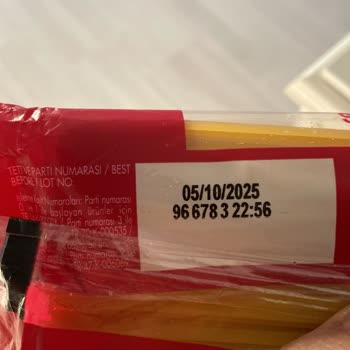 Filiz Makarna İçinde Siyah Makarna Çıktı