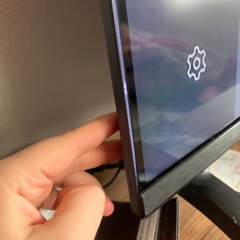 Awox TV LNB Hatası Ve Ekranın Işık Sızdırması