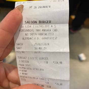Saloon Burger İstanbul Marina AVM'deki Yavaş Servis Deneyimi
