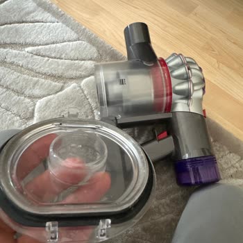 Dyson V8 Toz Haznesine Kapağı Çıktı