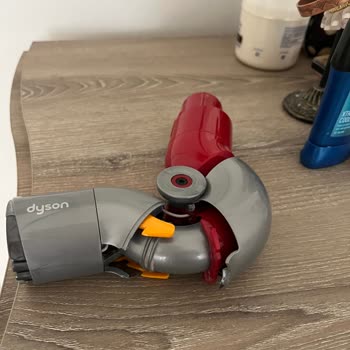 Dyson Mobilya Altı Adaptörü Kırıldı