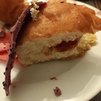 Beylerbeyi Profiterol Çengelköy Çarşı Şubesi Donut Bayat