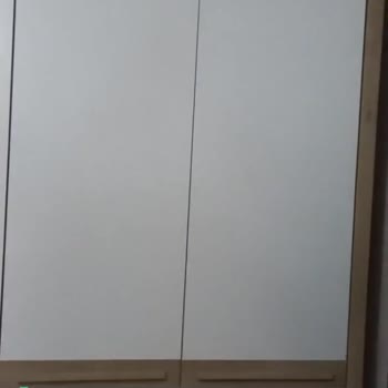 Kelebek Mobilya'ya Ait Gardırobun Montaj Yaparken Delik Deşik Etmeleri!