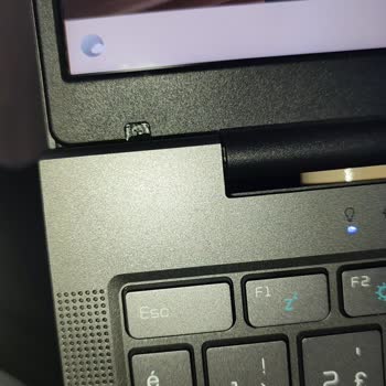 Casper Nirvana Sağ Alt Kısım Küçük Bir Parçası Kırık