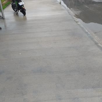 Antalya Büyükşehir Belediyesi Durakta Biriken Çamurlu Su
