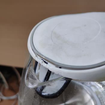 Sinbo Su Isıtıcısının Plastik Kısmı Eriyor.